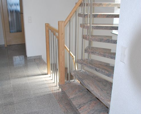 Freitragende Treppe aus Stein